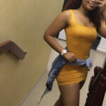 Chica negra bonita delgada y simpatica