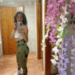 Linda y guapa chica en la zona
