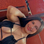 Hola soy Valeria hermosa latina de paso por tu ciudad