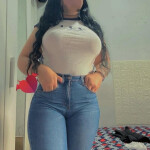 Danna chica joven colombiana en Madrid zona caminos