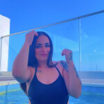 SEVILLANA ROSA - Hola chicos soy tal y como veis Quiero hacerte sentir en el mejor de los encuentros