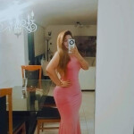 Rubia encantadora y de bienestar
