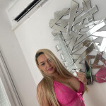 SOY VANESA TU COLOMBIANA DULCE Y ENCANTADORA