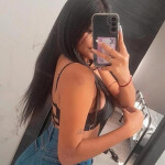 Joven morena delgada colombiana