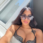 VICKY GUAPA Y HERMOSA CHICA RECIEN LLEGADA A LA CIUDAD