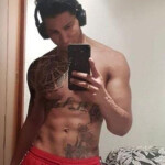 Moise Abraham chico moreno latino. Sólo WhatsApp