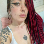Chica Tatuada Exclusiva – Compañía de Elegancia y Estilo