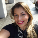 Alexa - Hola. Soy Alexa cariñosa amable me gusta hablar y escuchar . Ven a pasar tiempo de calidad. 