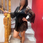 Pequeña y lista para hacerte perder la cabeza.
