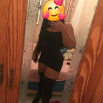 Hermosa morena con curvas