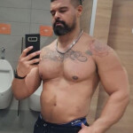 THICK TOP - Estoy 24/7 salvo que esté liado / entrenando / o durmiendo. Hola a todos me llamo José