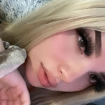 Rubia de carita dulce y
