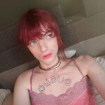Hécate - Barcelona – Urquinoana Alta de mirada y ojos azules piel clara y cabello rojo que arde como
