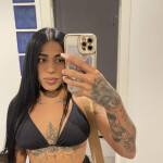 Chica trans latina delgada y