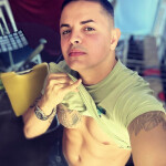 Latino Guapo buen cuerpo 24horas