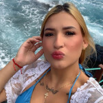 Victoria - Soy una chica extrovertida me encanta conocer gente nueva me gusta bailar ir a la playa c