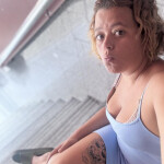 Soy lo que busca canariona en la pared