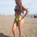 Chica latina muy guapa con cuerpo de Barbie
