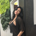 Latina novidade - Hola me llamo Luana. Soy una chica de 25años con pelo castaño oscuro y ojos color 