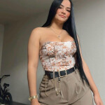 Colombiana preciosa de curvas fascinantes