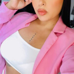 Dulzura y encantadora morena latina