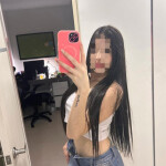 Chica guapa divertida y amorosa